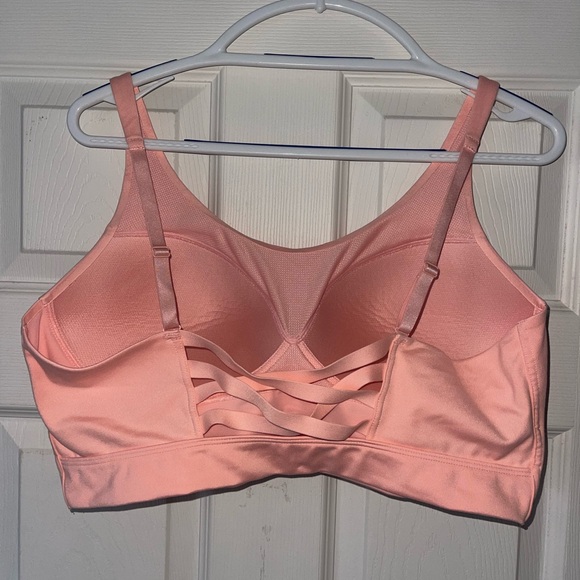 Victoria’s Secret lightweight sports bra 38 D EUC - Picture 2 of 7